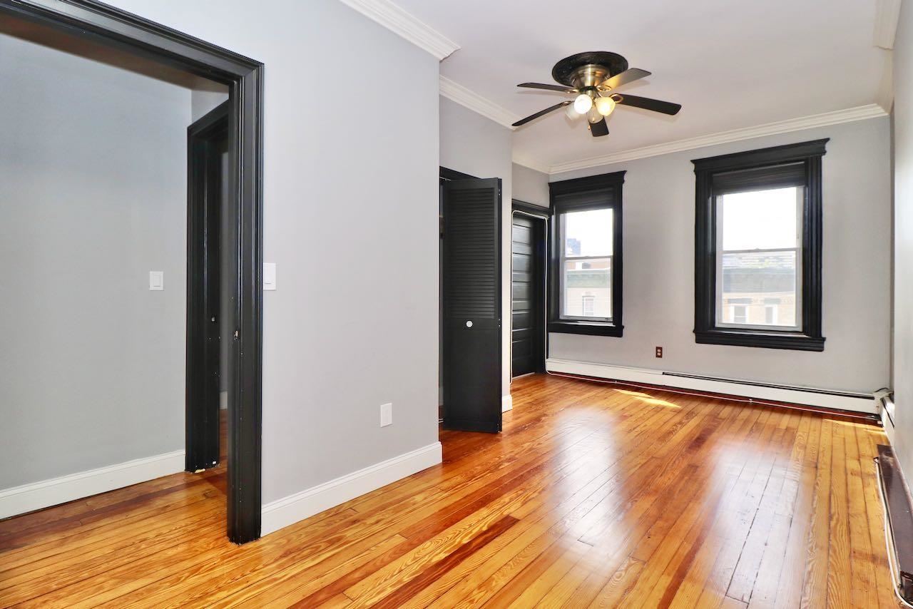 388 BALDWIN AVE Unit: 3