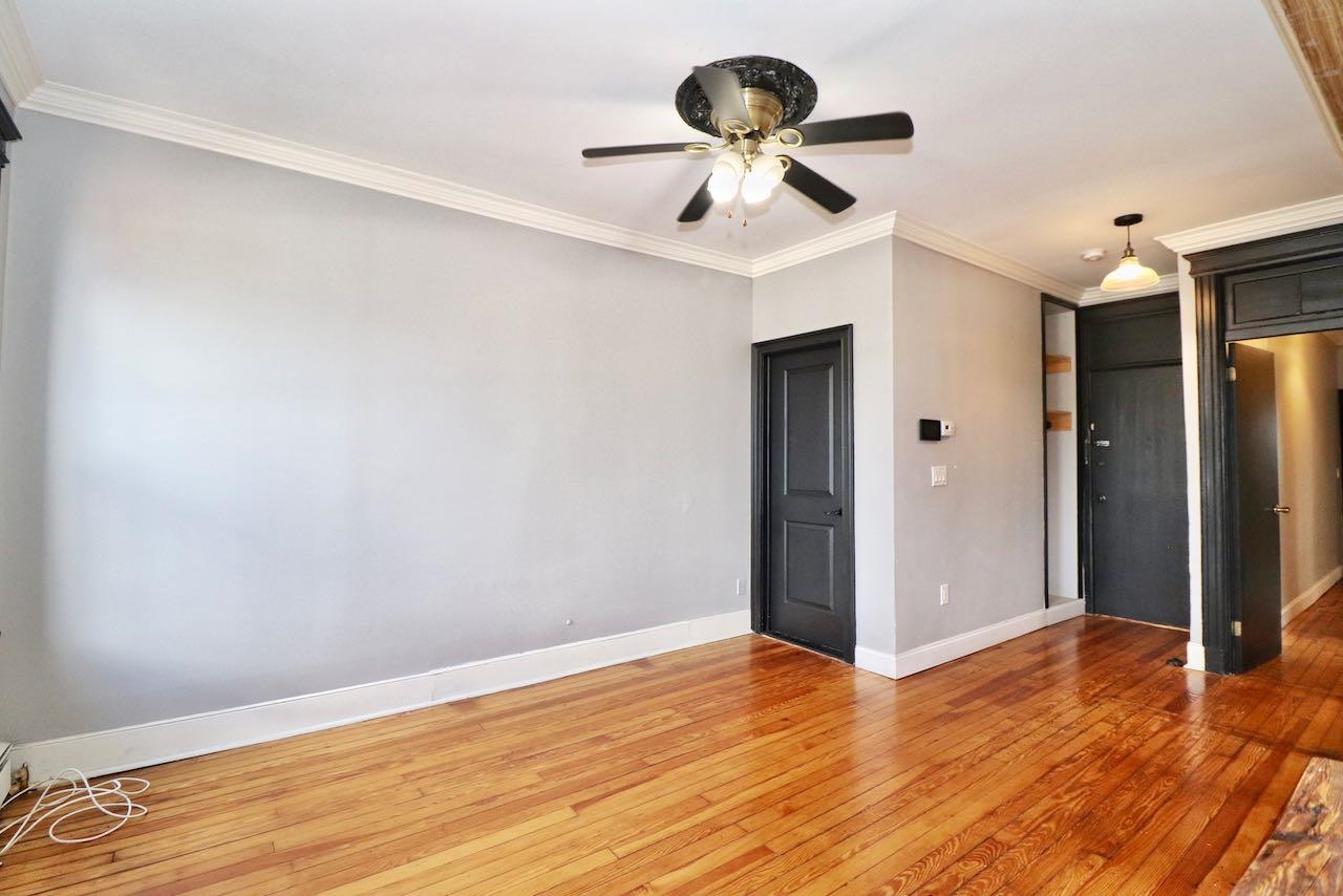 388 BALDWIN AVE Unit: 3