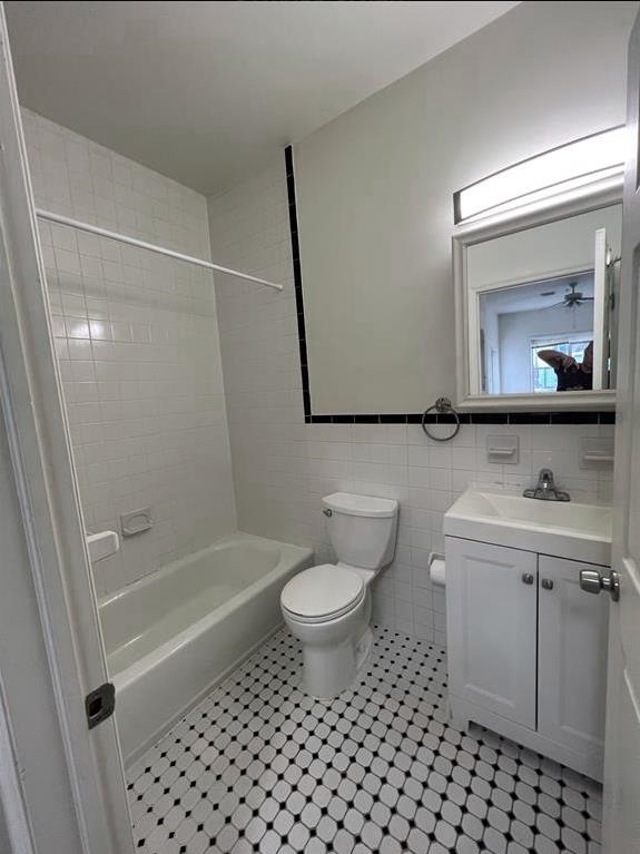 524 BLOOMFIELD ST Unit: 4
