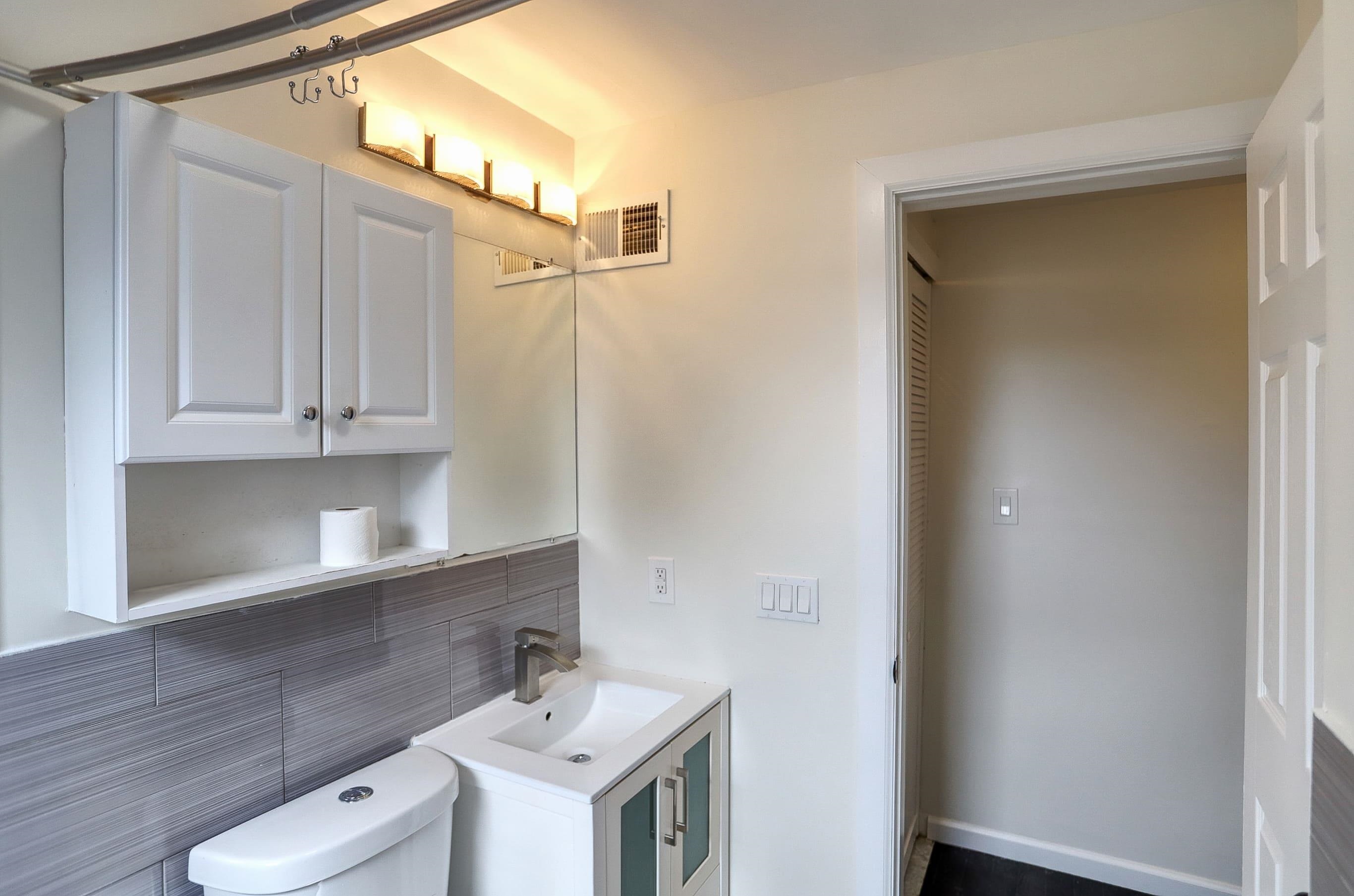 60 WEBSTER AVE Unit: 2