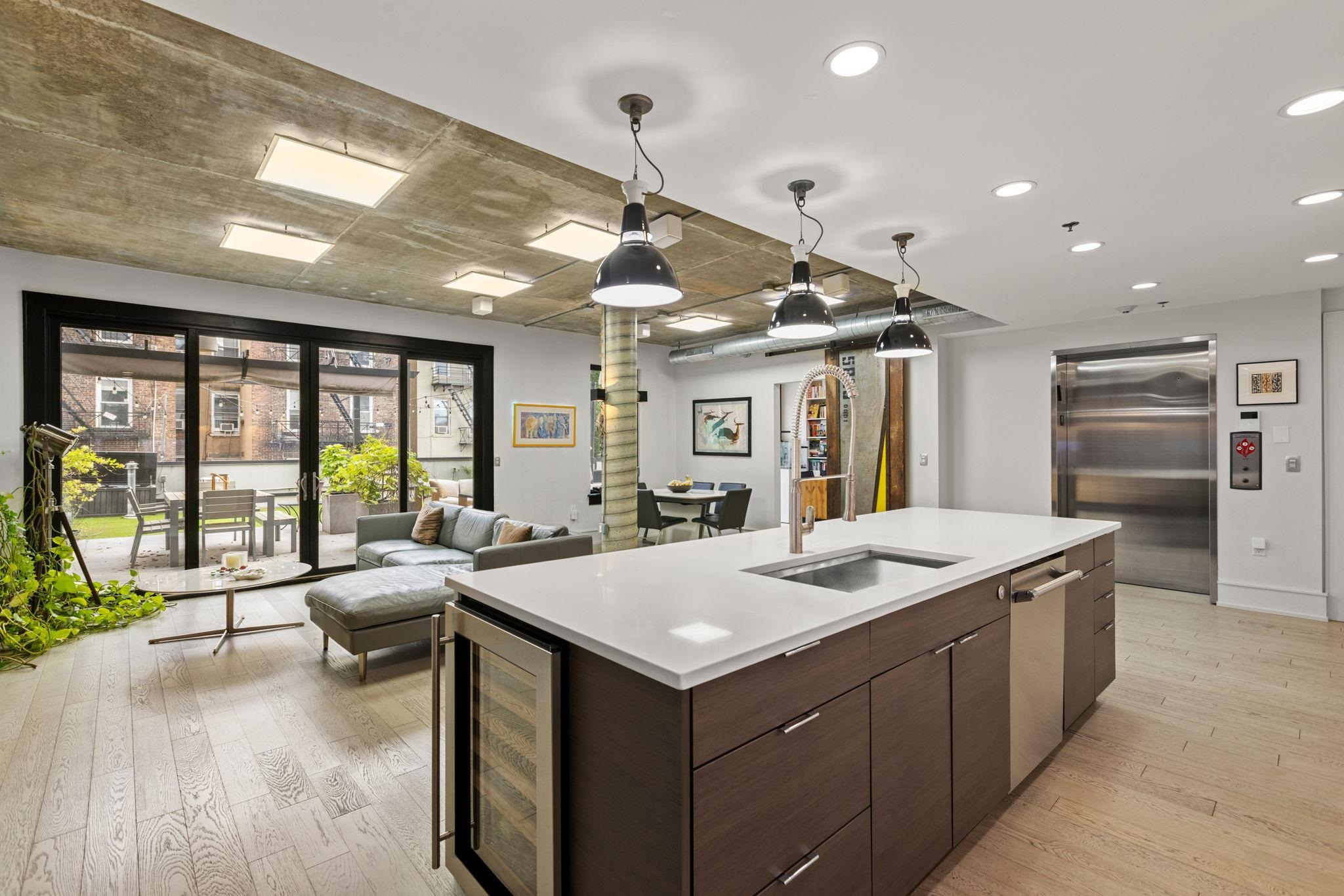 705 CLINTON ST Unit: 1