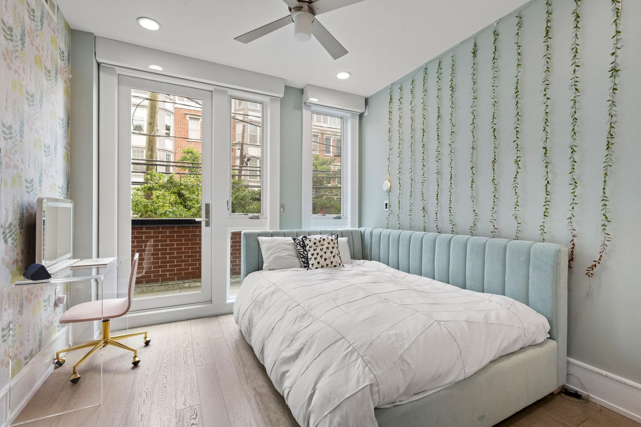 705 CLINTON ST Unit: 1