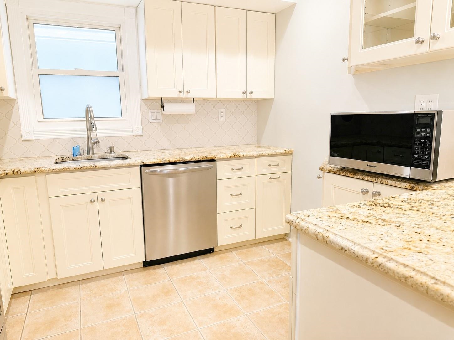 67 ST PAULS AVE Unit: 1