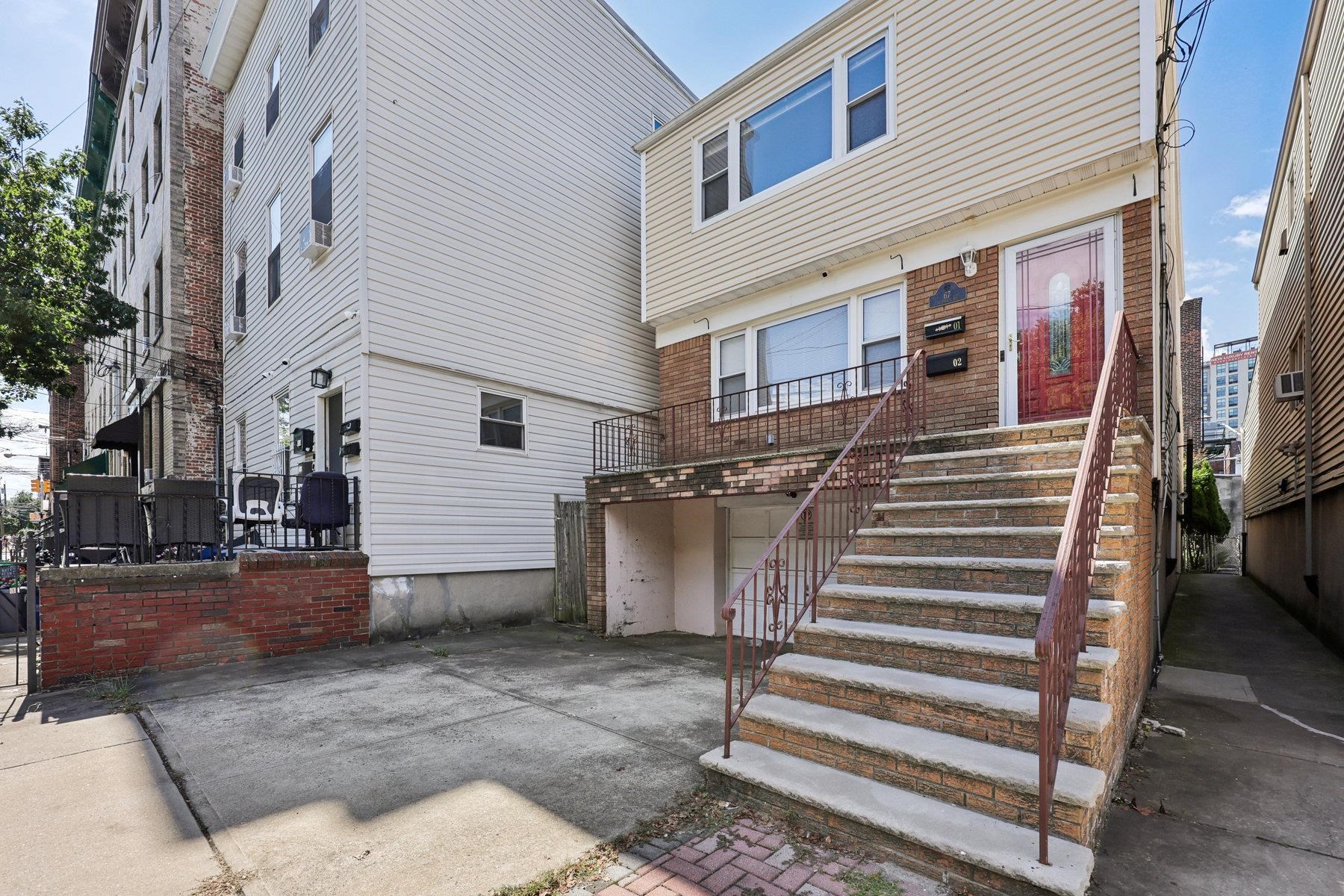 67 ST PAULS AVE Unit: 1