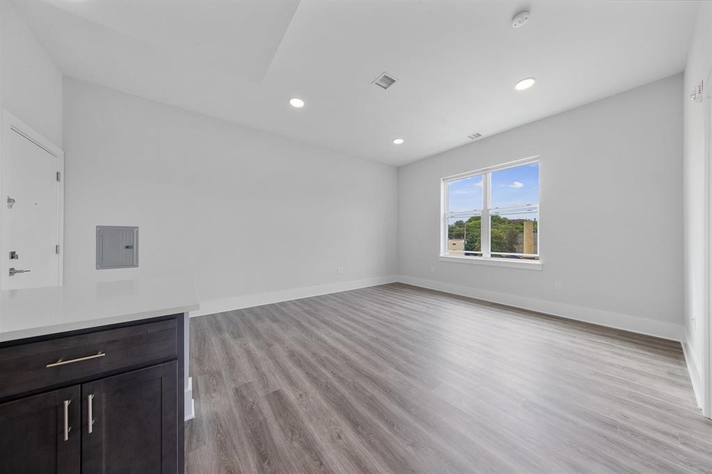 660 GRAND ST Unit: 403