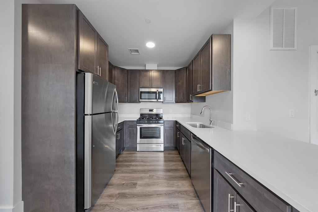 660 GRAND ST Unit: 403
