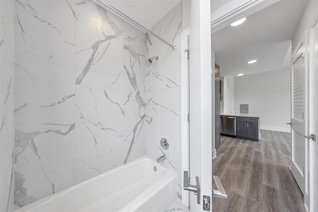 660 GRAND ST Unit: 403