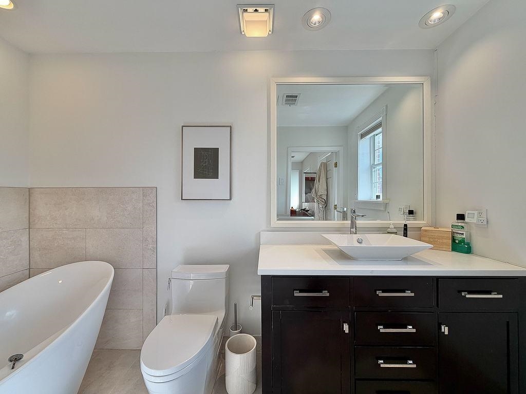 99 PARK AVE Unit: 4B