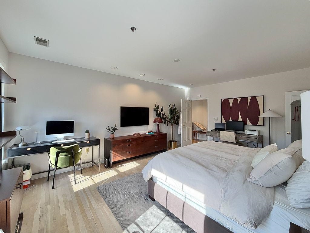 99 PARK AVE Unit: 4B