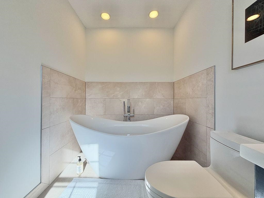 99 PARK AVE Unit: 4B