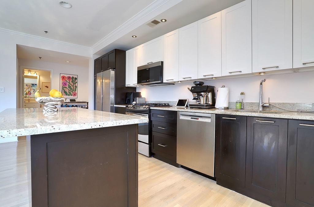 99 PARK AVE Unit: 4B