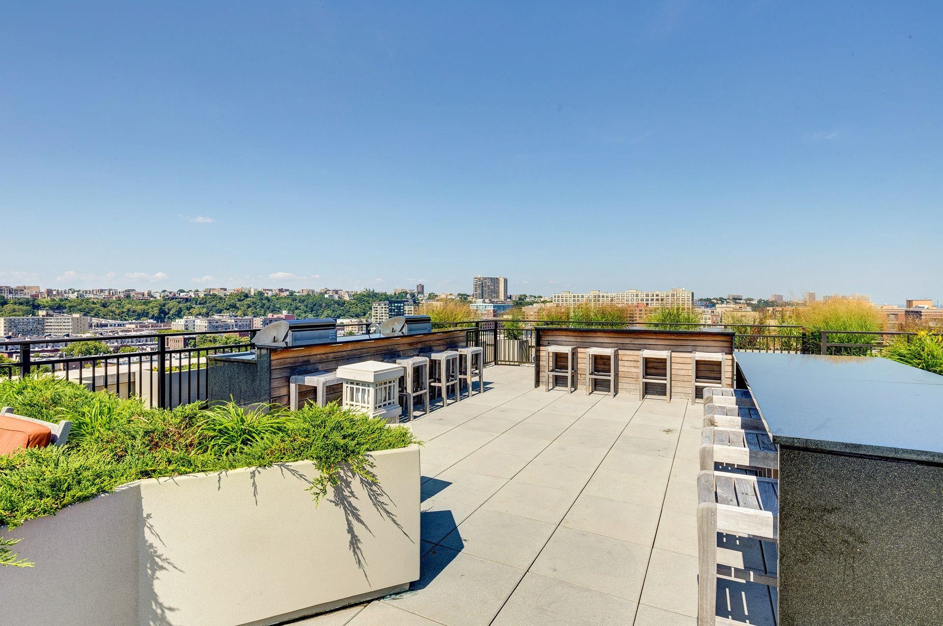 1025 MAXWELL LANE Unit: 304