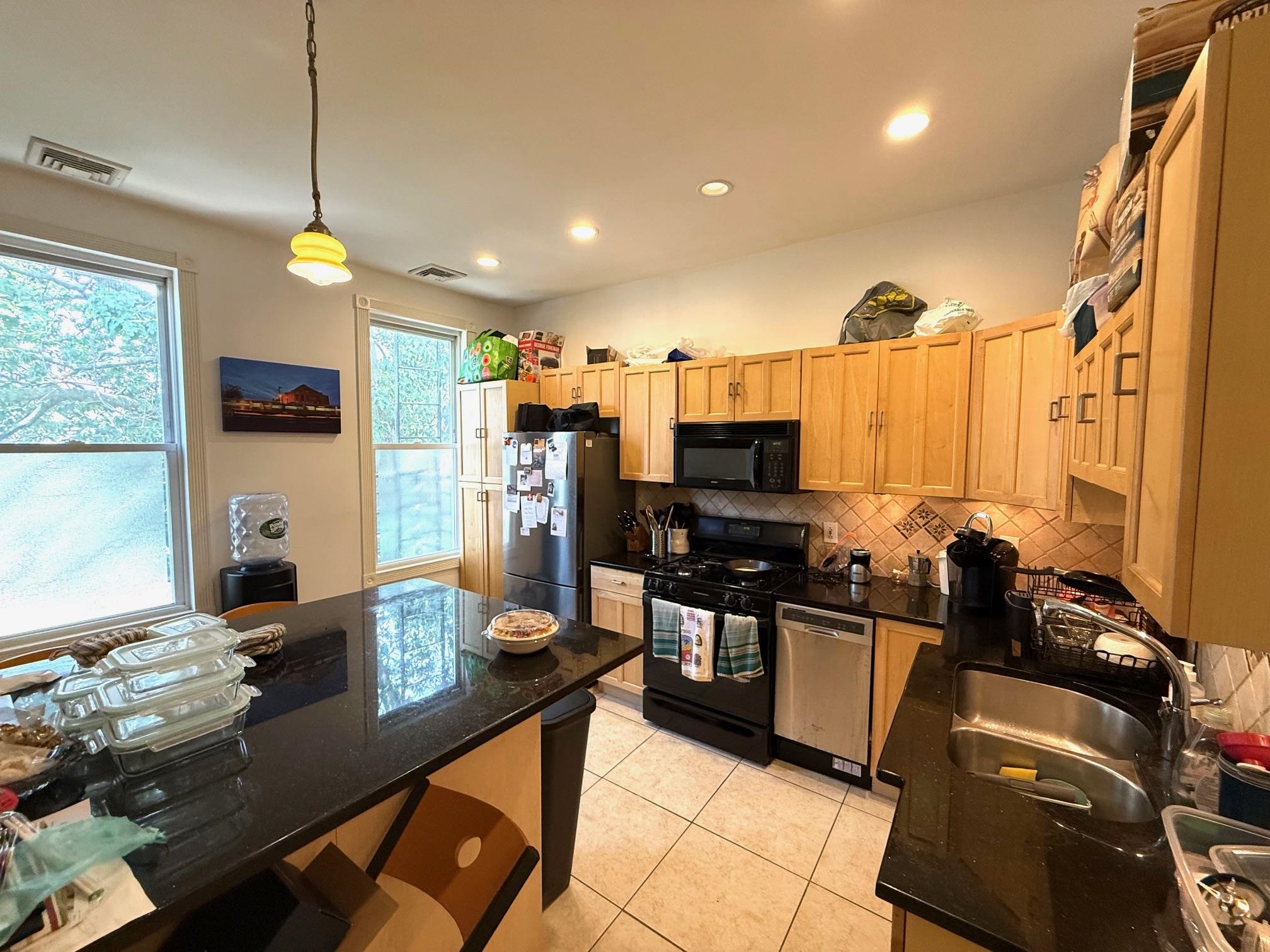 169 OGDEN AVE Unit: 3
