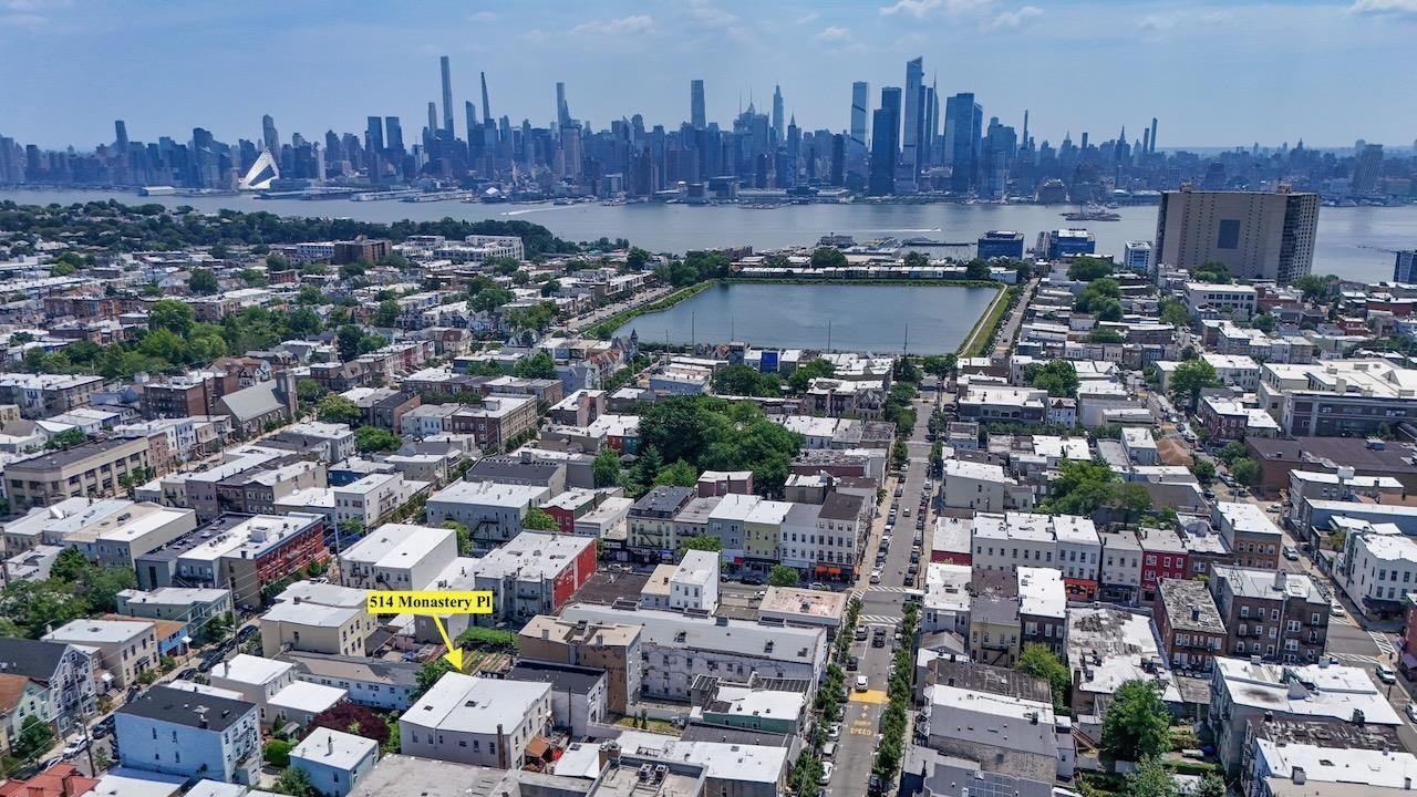 514 MONASTERY PL Unit: 1R