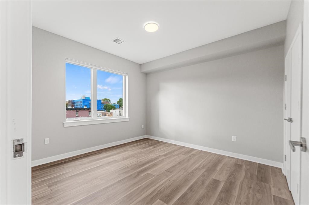 475 COMMUNIPAW AVE Unit: 401
