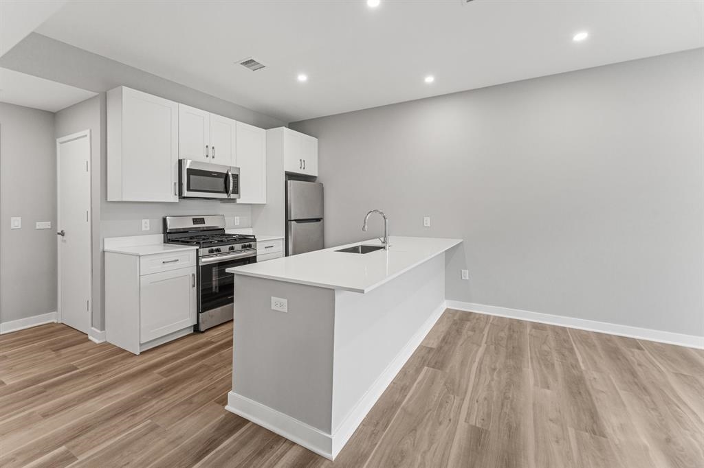 475 COMMUNIPAW AVE Unit: 401