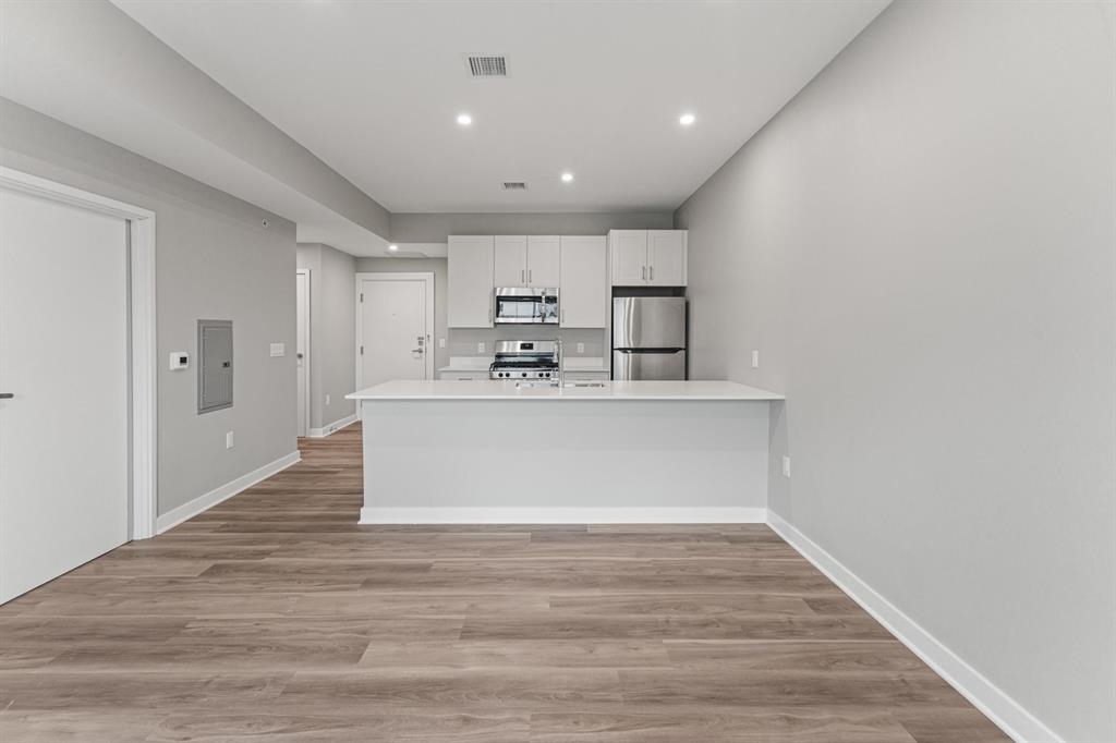 475 COMMUNIPAW AVE Unit: 401