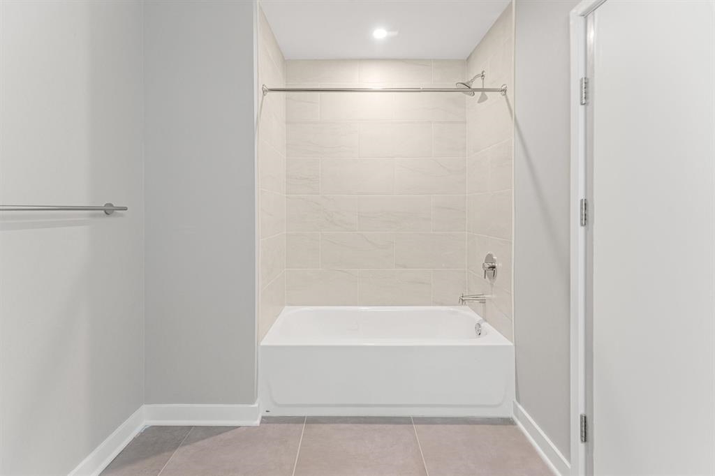 475 COMMUNIPAW AVE Unit: 401