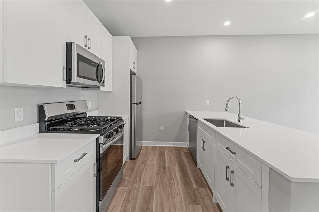 475 COMMUNIPAW AVE Unit: 401
