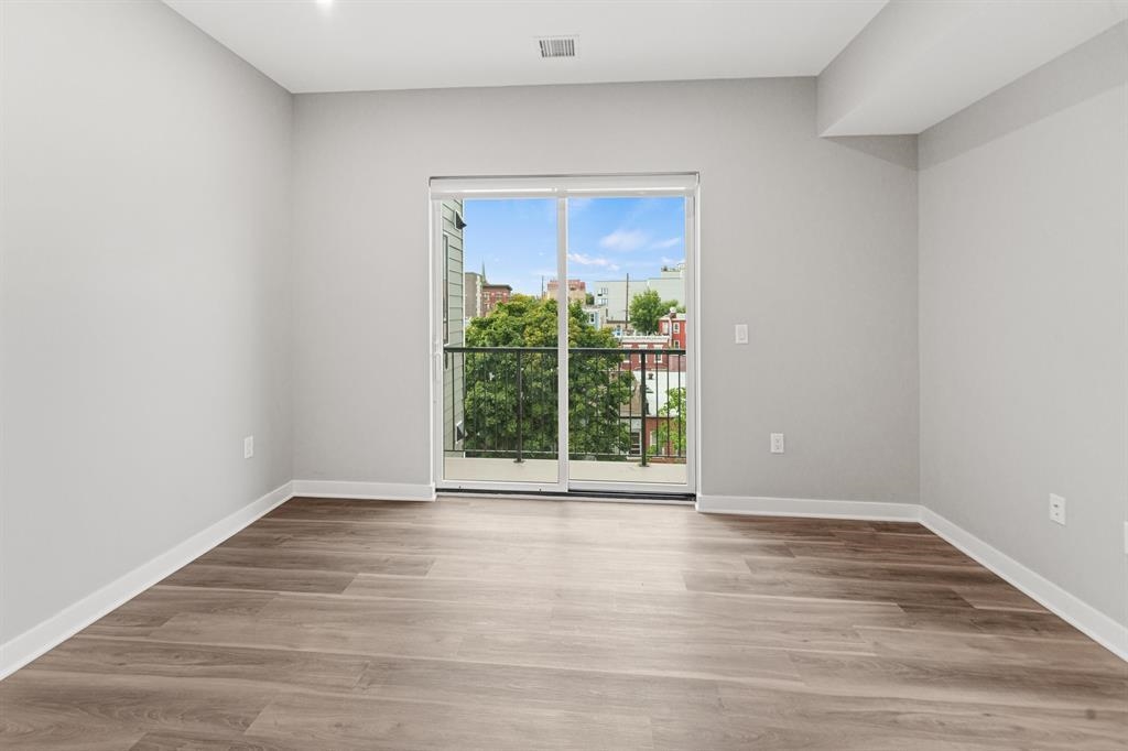 475 COMMUNIPAW AVE Unit: 401