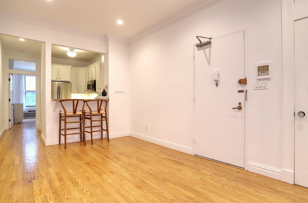 1122 HUDSON ST Unit: 2B