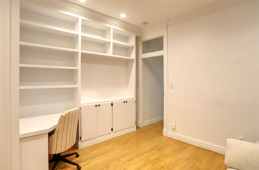 1122 HUDSON ST Unit: 2B