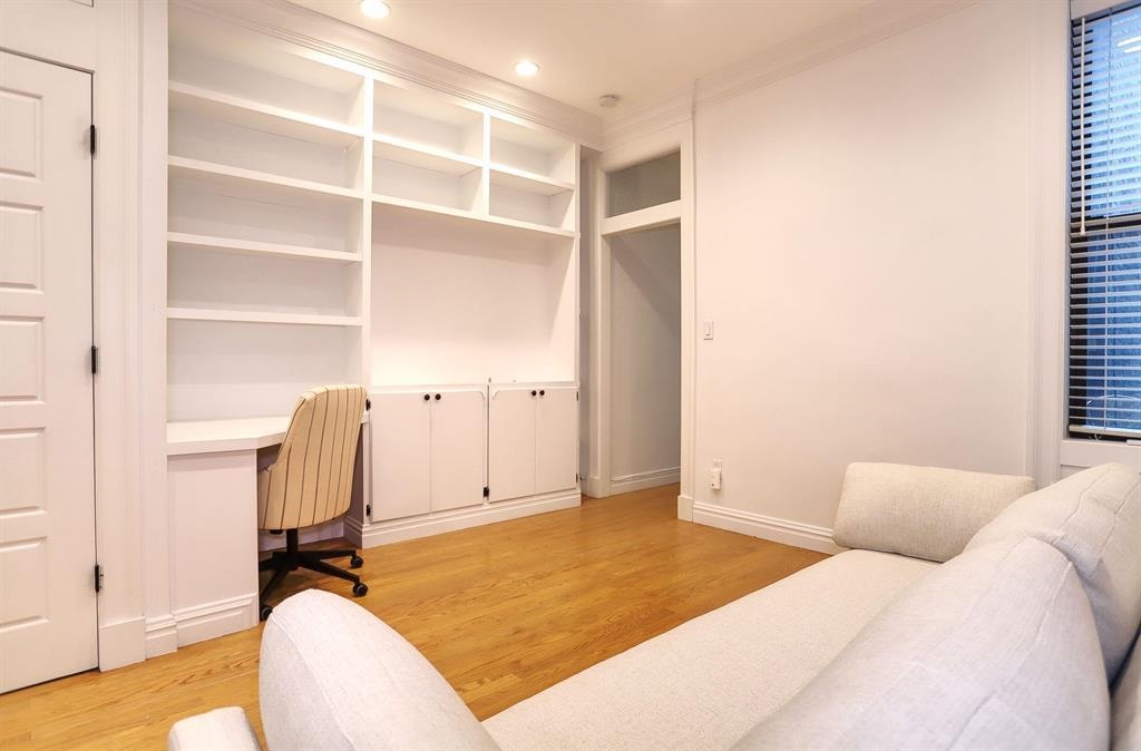 1122 HUDSON ST Unit: 2B