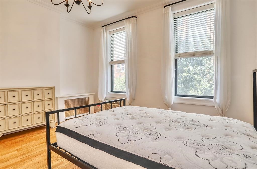 1122 HUDSON ST Unit: 2B