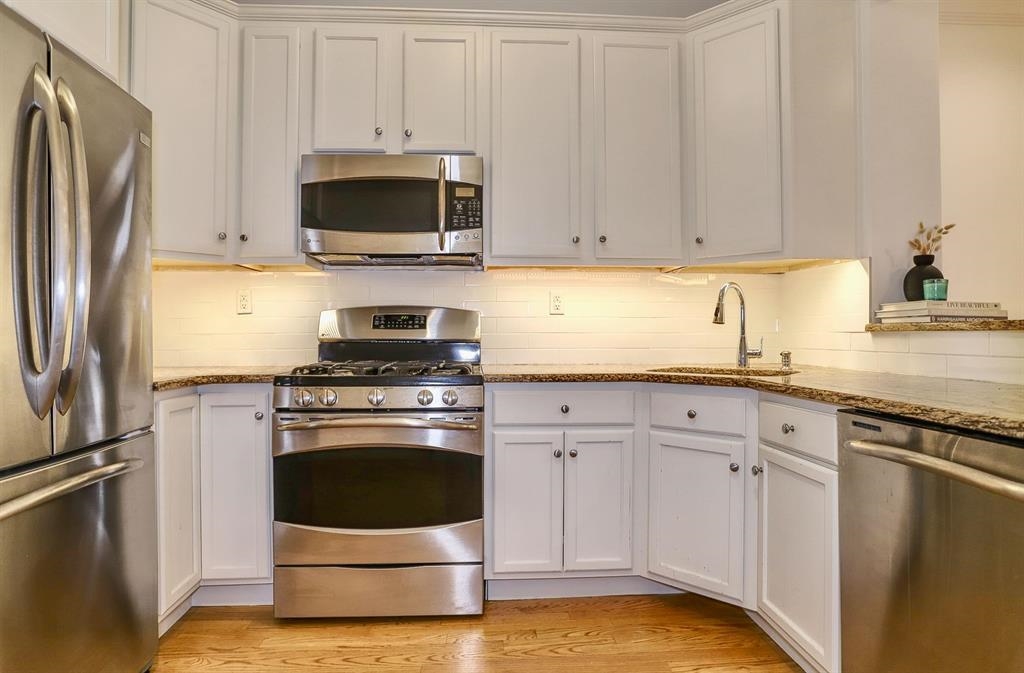 1122 HUDSON ST Unit: 2B