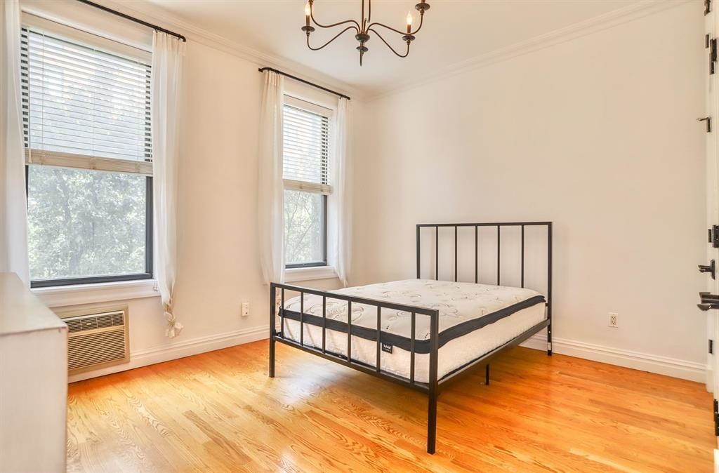 1122 HUDSON ST Unit: 2B