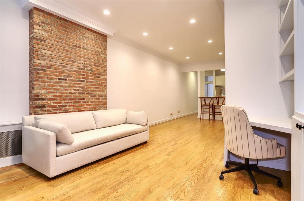 1122 HUDSON ST Unit: 2B