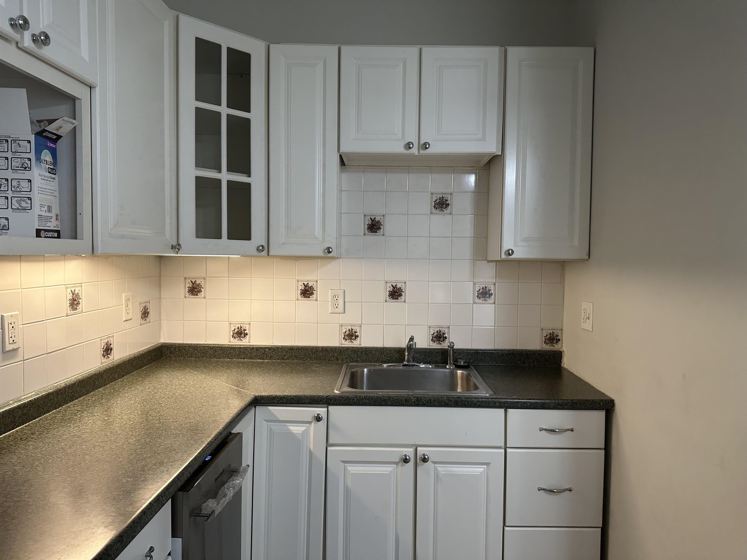 710 HUDSON ST Unit: 2