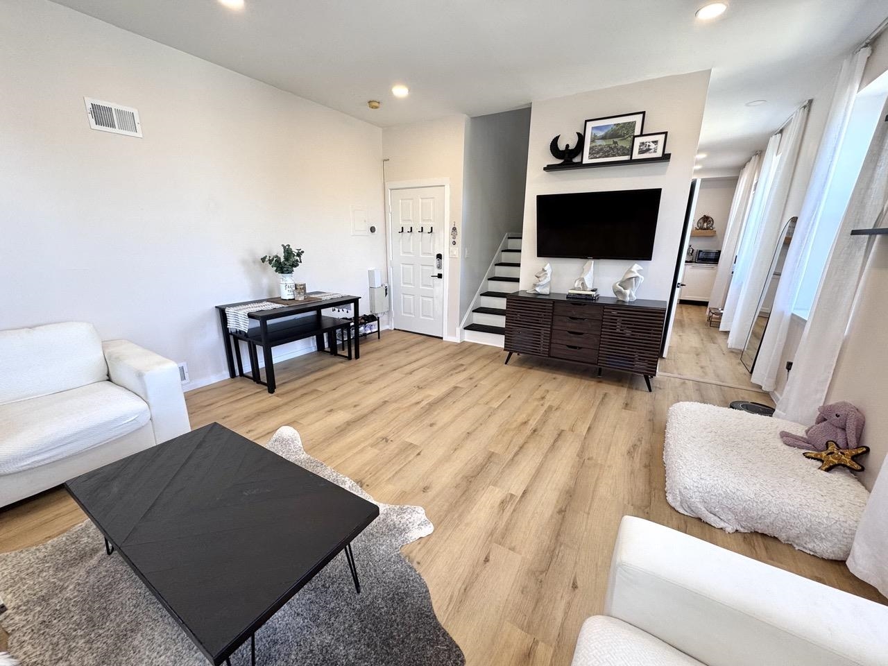 200 CENTRAL AVE Unit: D2