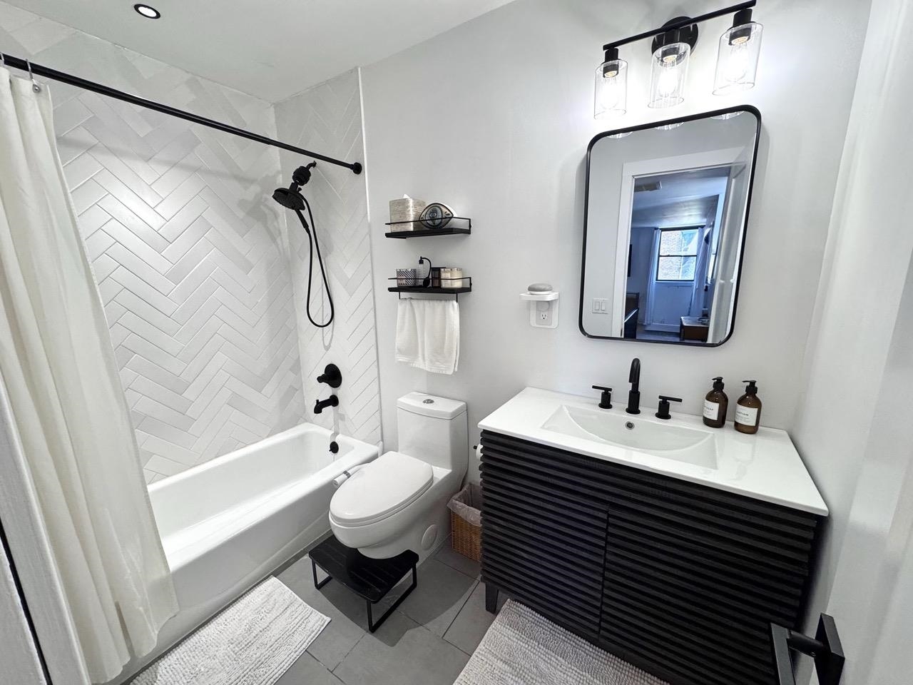 200 CENTRAL AVE Unit: D2