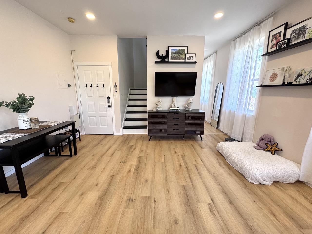 200 CENTRAL AVE Unit: D2