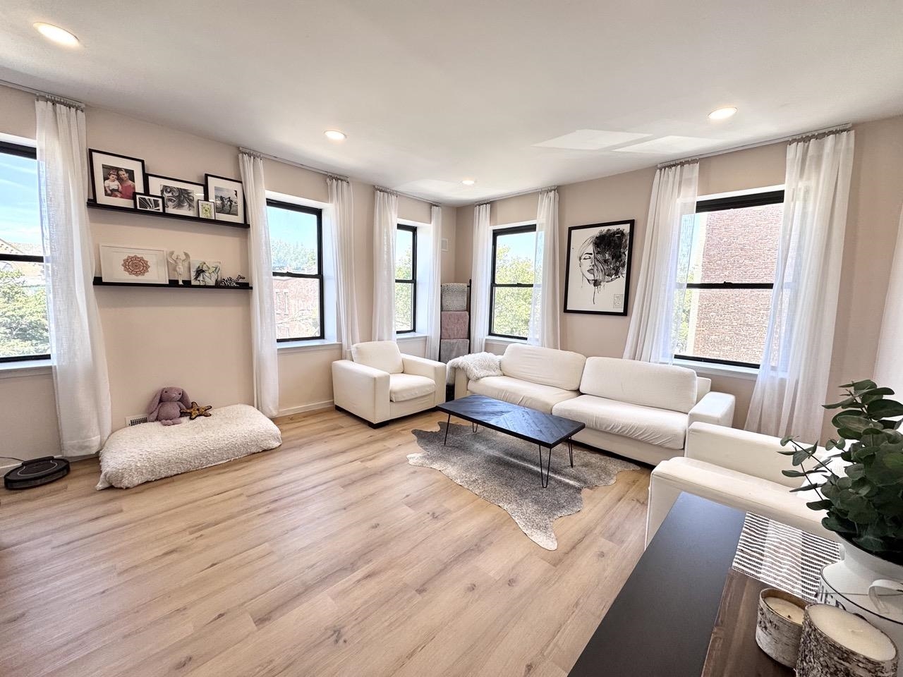 200 CENTRAL AVE Unit: D2