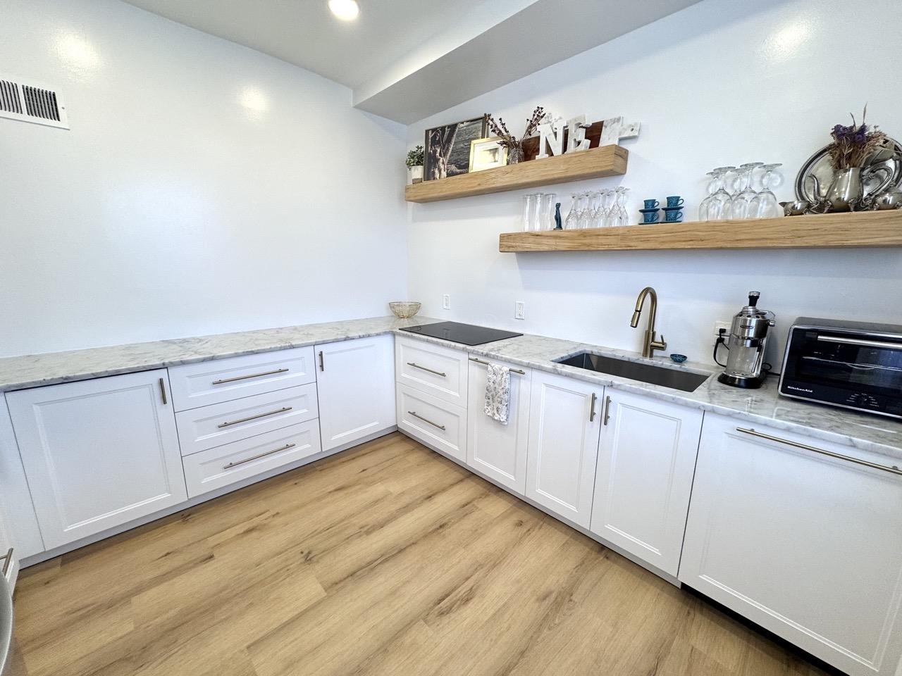 200 CENTRAL AVE Unit: D2