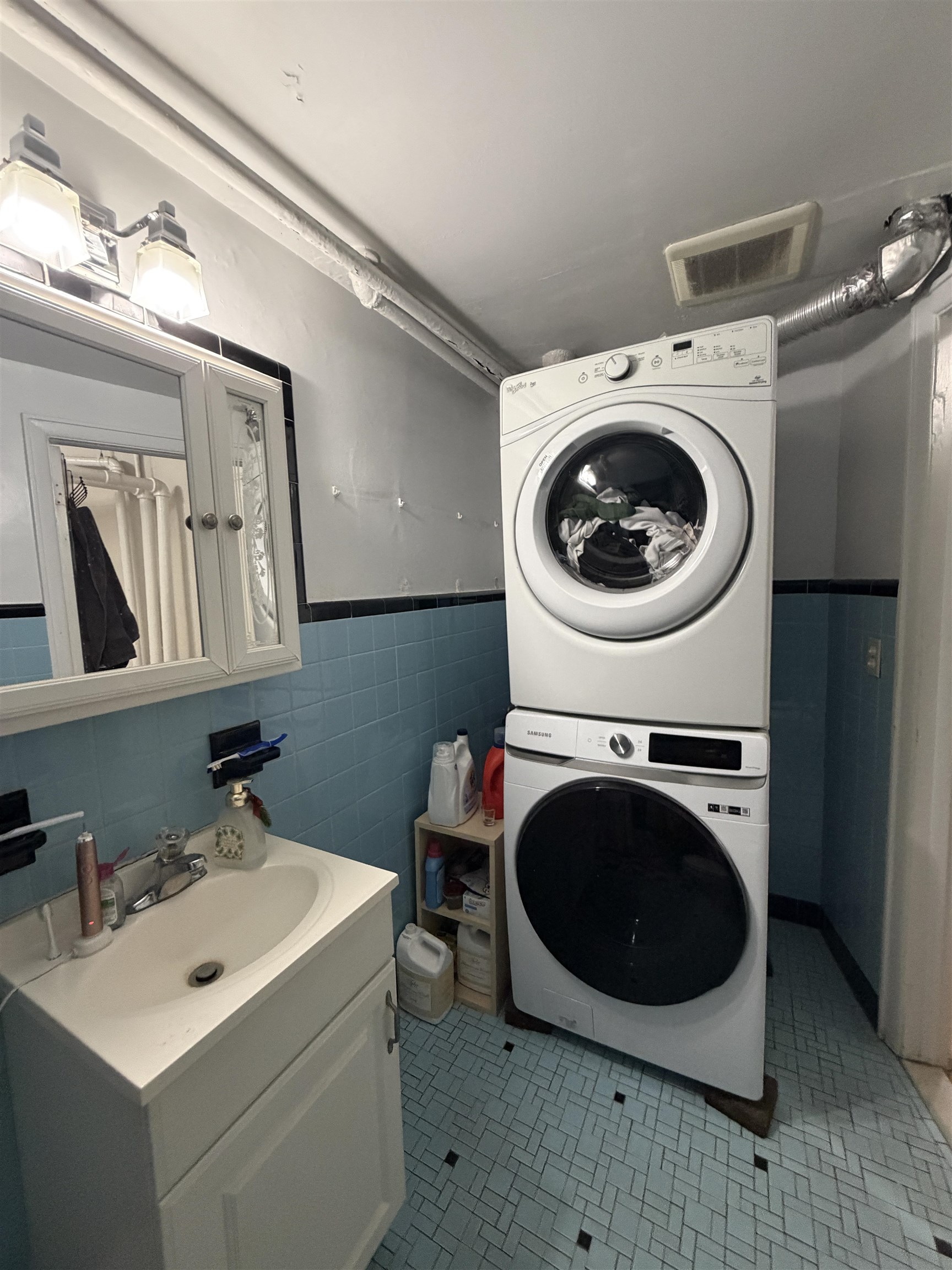710 HUDSON ST Unit: 1