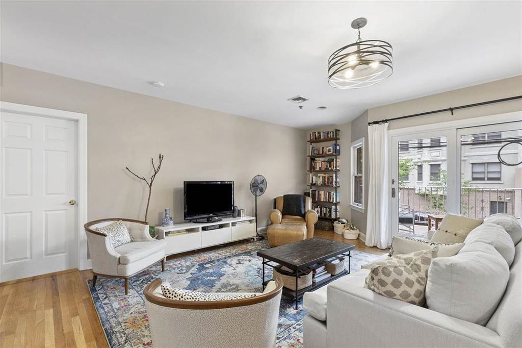 215 GRAND ST Unit: 1F