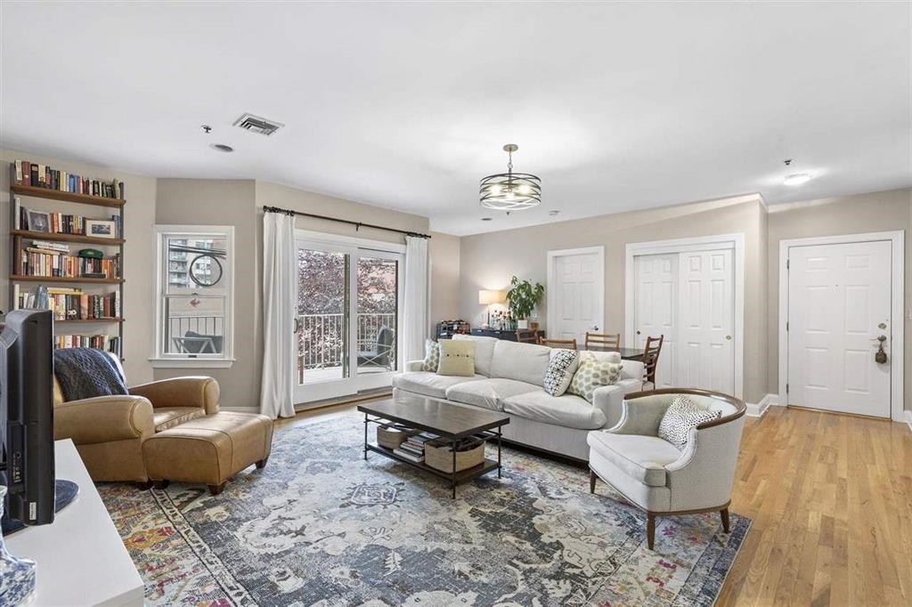 215 GRAND ST Unit: 1F