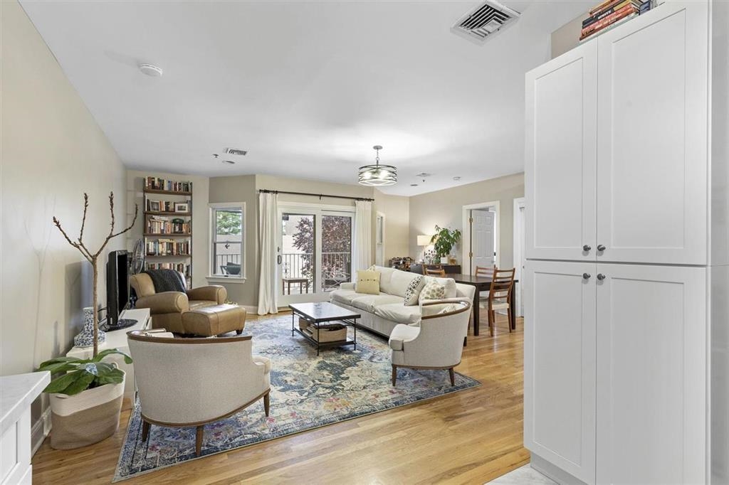 215 GRAND ST Unit: 1F