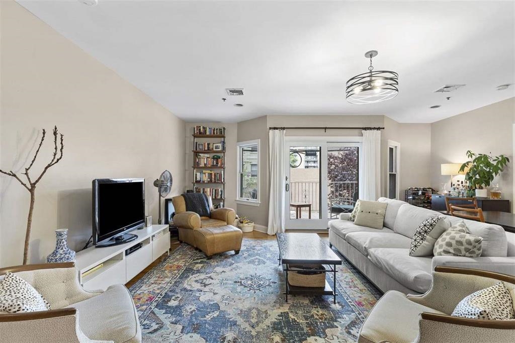 215 GRAND ST Unit: 1F