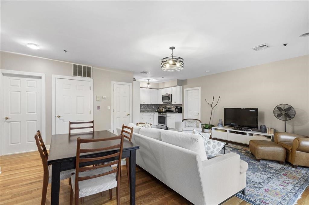 215 GRAND ST Unit: 1F