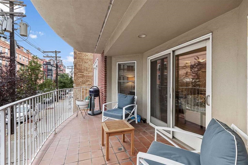 215 GRAND ST Unit: 1F
