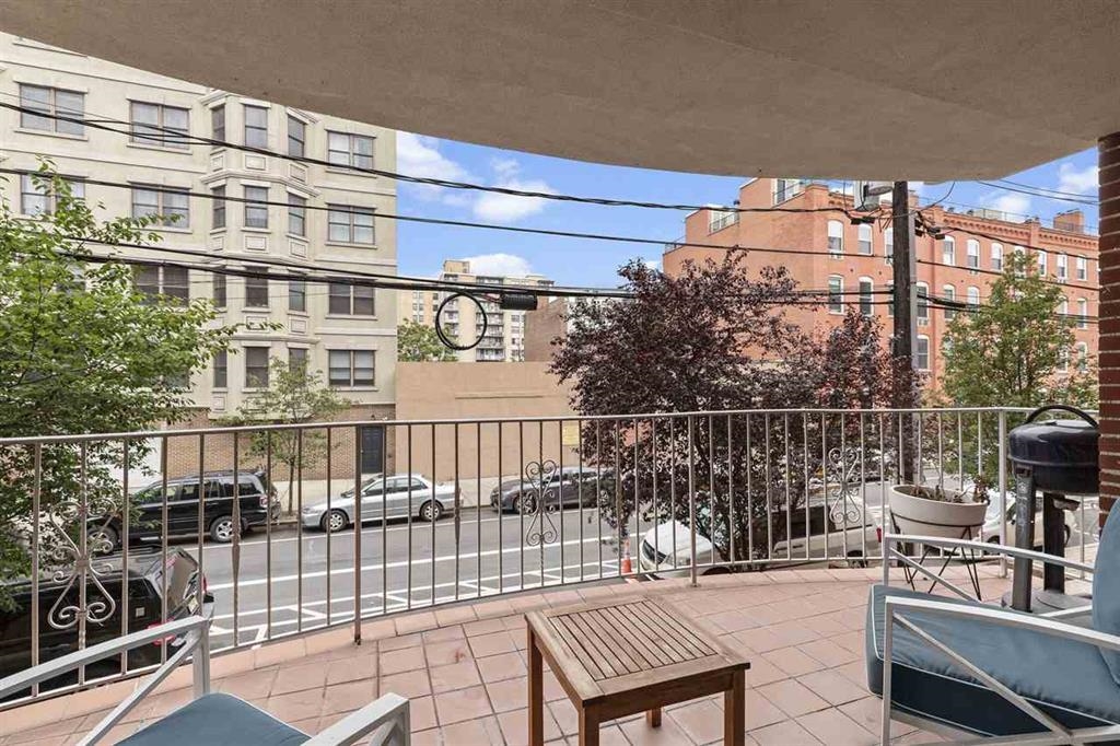 215 GRAND ST Unit: 1F