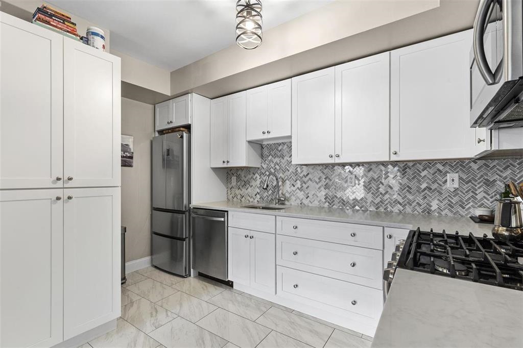 215 GRAND ST Unit: 1F