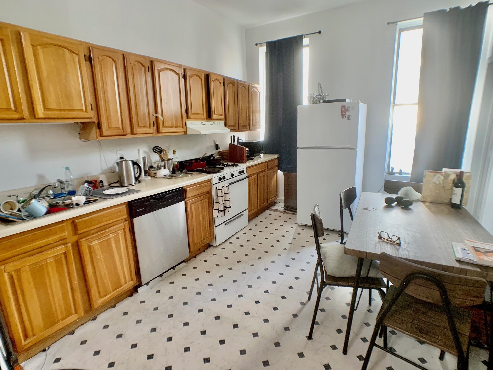 206 4TH ST Unit: 1F