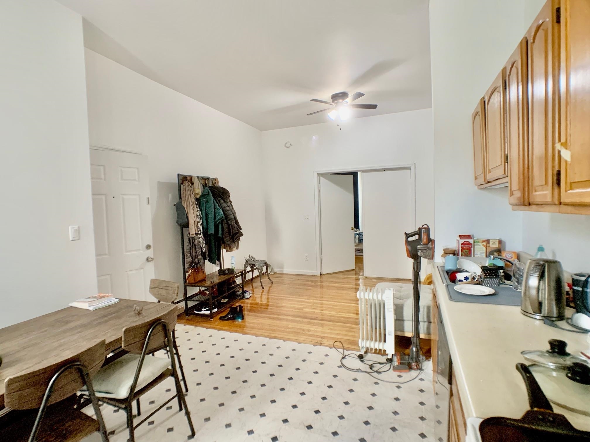 206 4TH ST Unit: 1F