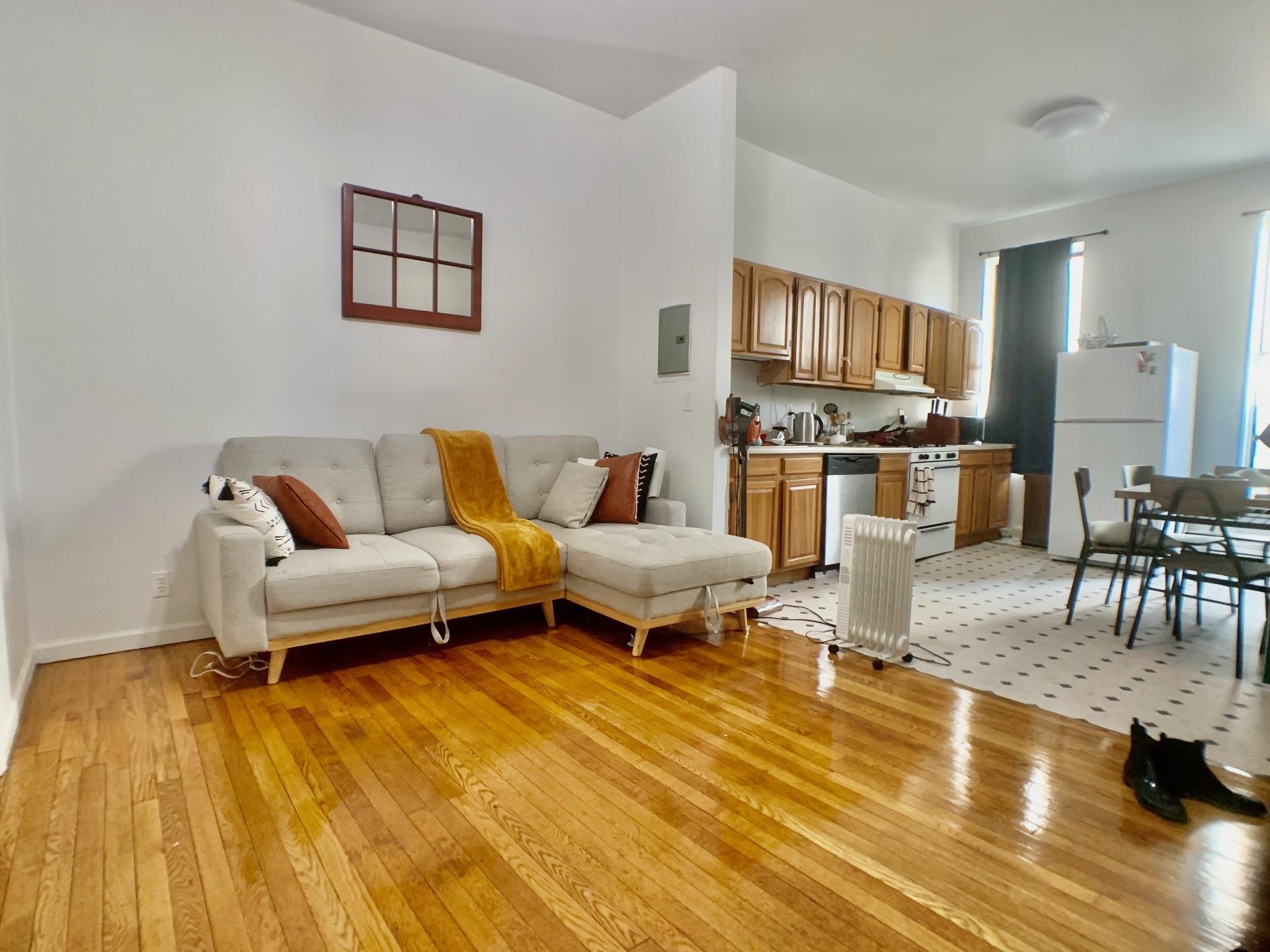 206 4TH ST Unit: 1F