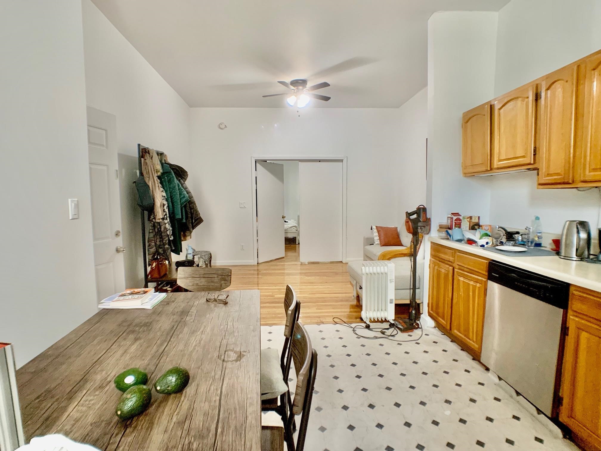 206 4TH ST Unit: 1F